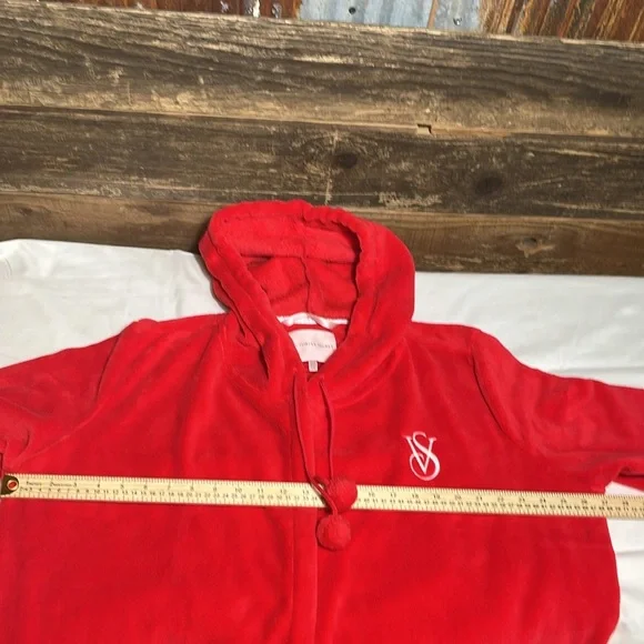 Red Hooded Plush Victoria Secret monogrammed VS Robe. Size Large - Picture 9 of 10